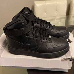 Mens Nike Air Force 1 high top size 8 black color